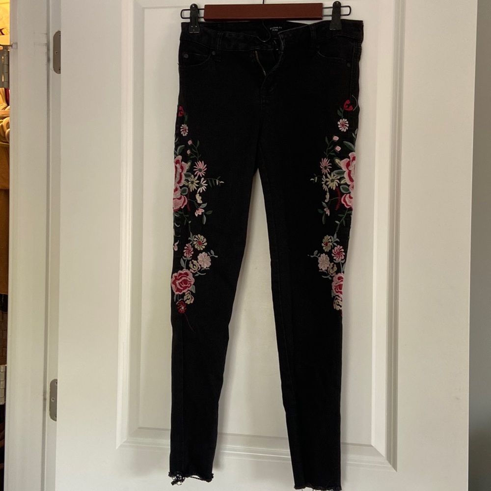 Black floral jeans! Mid rise ankle skinny! Very stretchy.